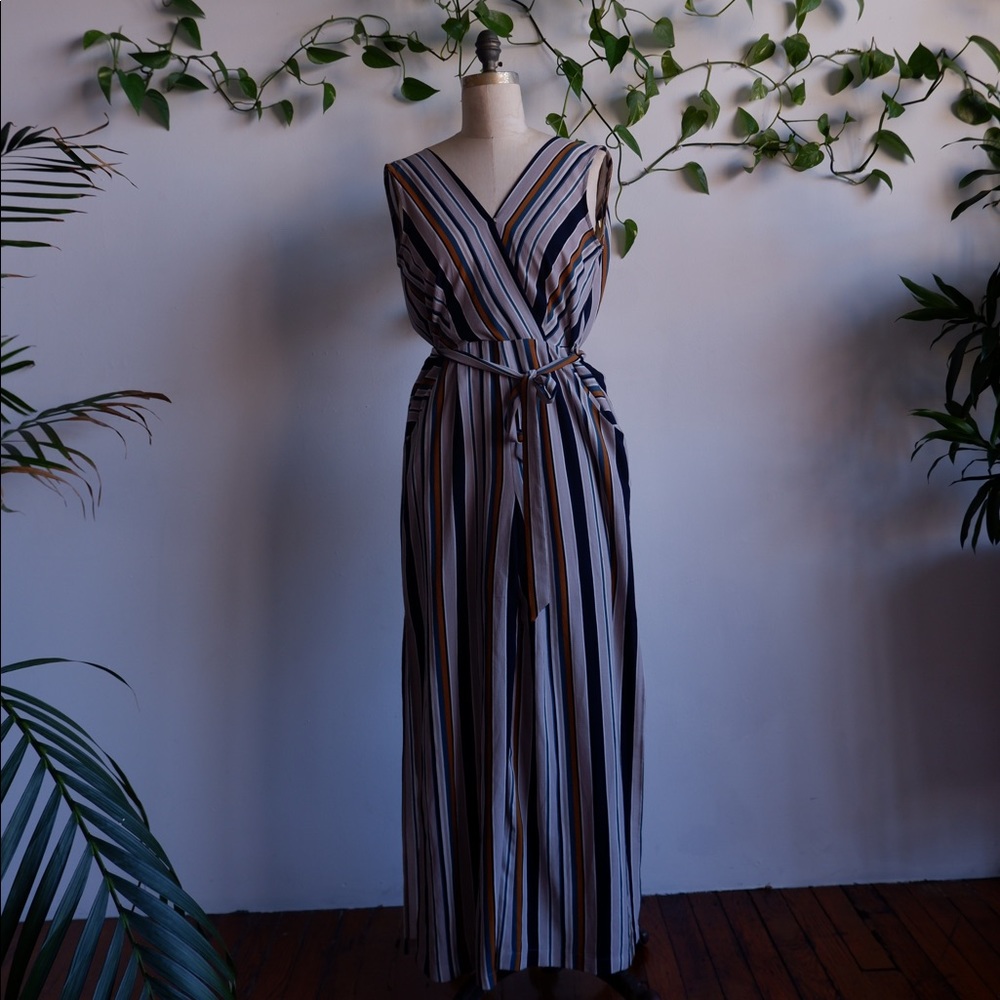 Sleeveless Stripes Jumpsuit - Picture 3 of 7
